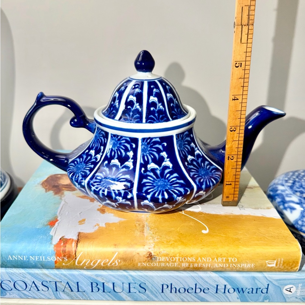 Vintage Bombay Cobalt Chinoiserie Blue and White Teapot | Coastal Vintage - Picture 5 of 6